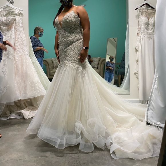 Casablanca Bridal 2359 Clara Wedding Dress Embellished V Neckline size 18 - Picture 3 of 4